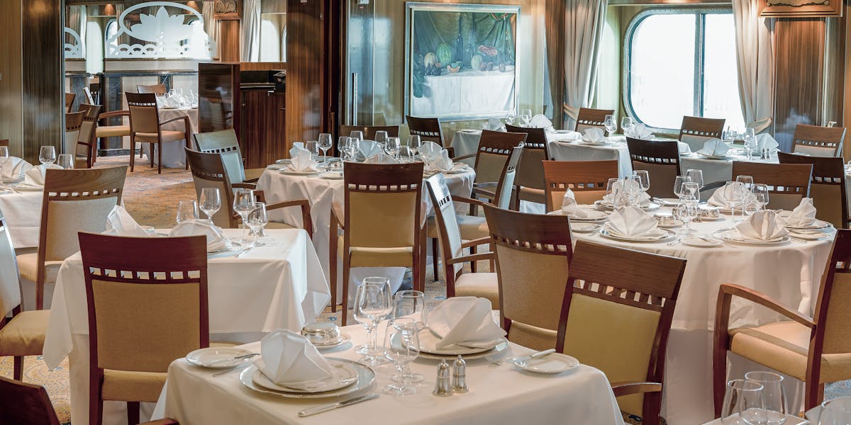 Queen Mary 2 Britannia Club Restaurant