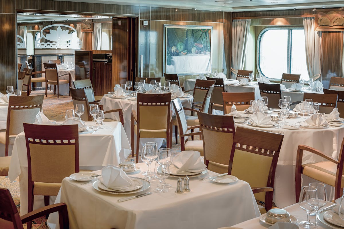 Queen Mary 2 Britannia Club Restaurant