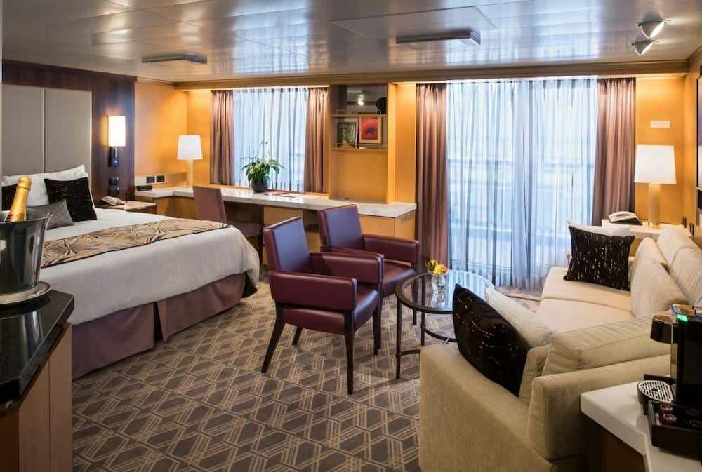 MS Oosterdam - Holland America Line - Neptune Suite (SA)