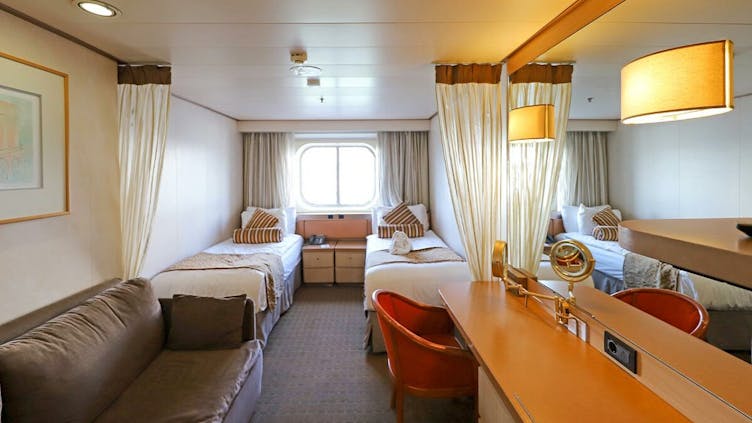 Vasco da Gama - Nicko Cruises Hochsee - 2-Bett Außenkabine mit Bullauge vorn Deck 4/5 (04)