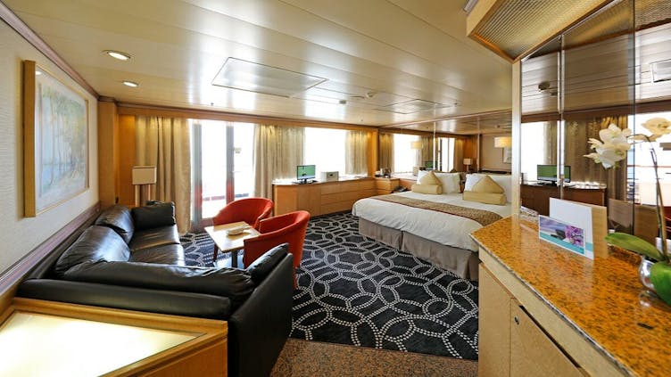 Vasco da Gama - Nicko Cruises Hochsee - 2-Bett Suite mit Balkon Deck 10 (15)