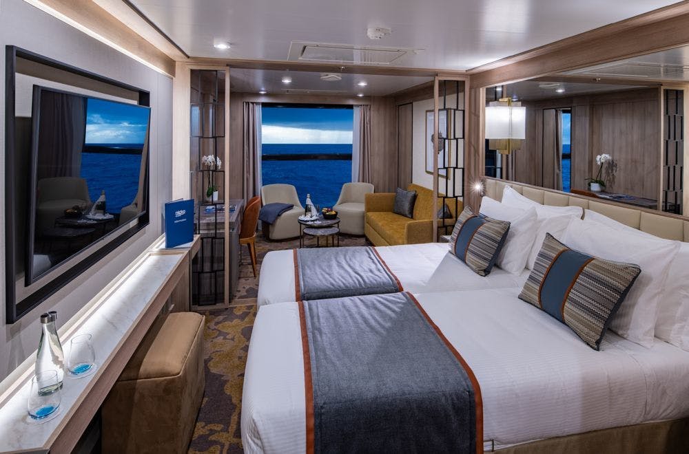 World Voyager - Nicko Cruises Hochsee - Infinity Kabine, absenkbare Fensterfront Deck 5 (MD)