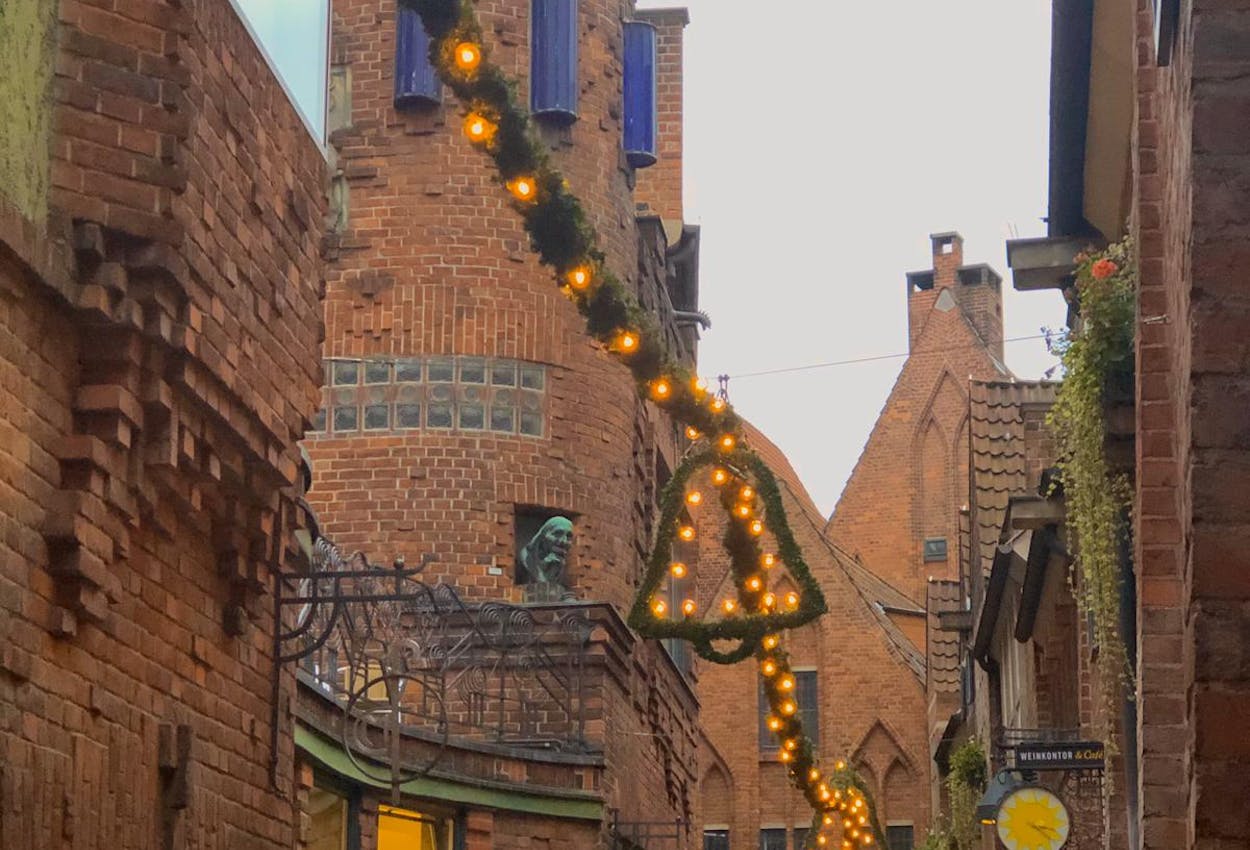 Die Böttcherstraße in Bremen ist weihnachtlich dekoriert!