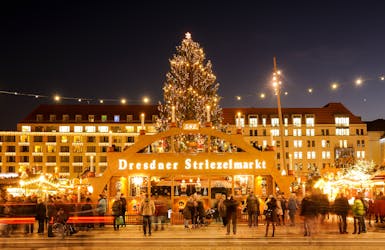 Striezelmarkt und Semperoper in Dresden
