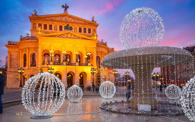 Weihnachtsdekoration an der Alten Oper in Frankfurt 