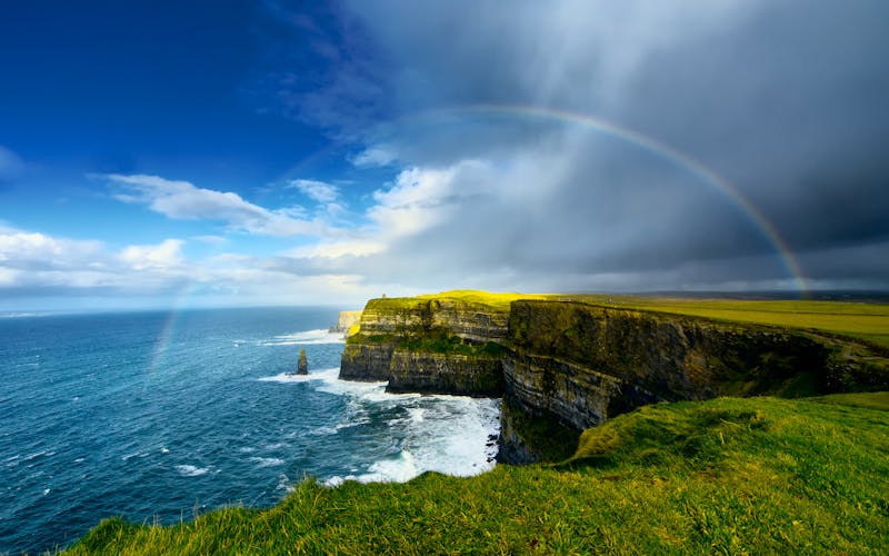 Cliffs of Moher liegen an der Westküste der irischen Hauptinsel im County Clare 