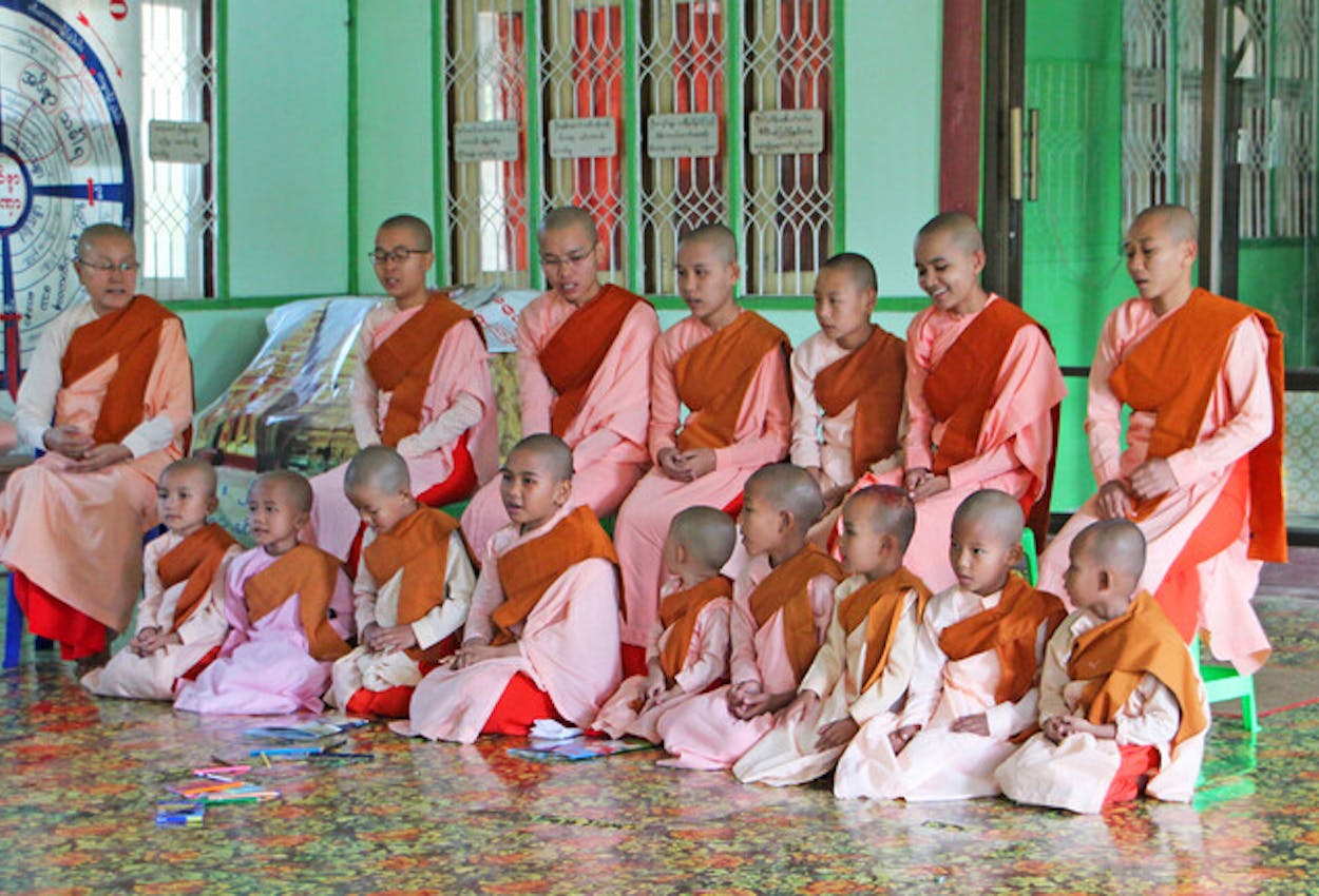 Novizen-Zeremonie in der Myat Than Lun-Pagode