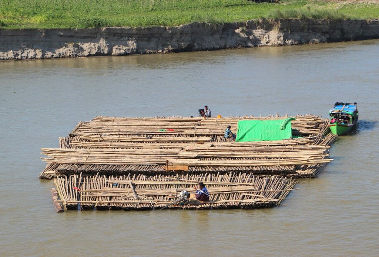 Teakholzflöße auf dem Irrawaddy

 