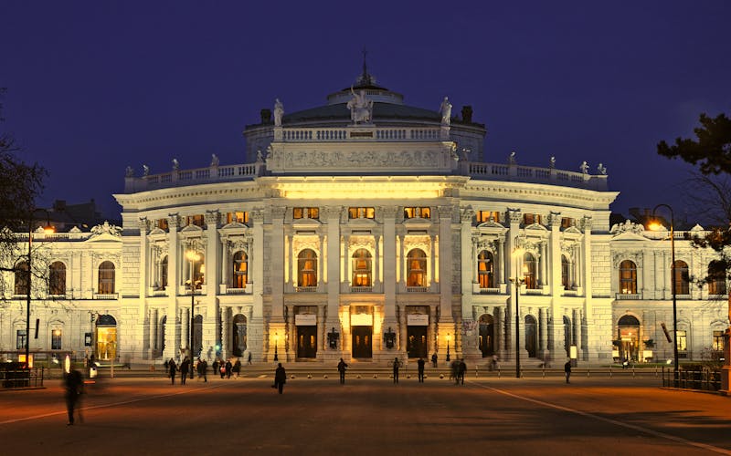 Burgtheater am Abend