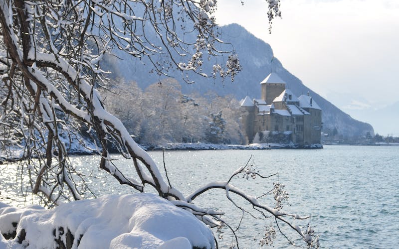 Das Schloss Chillon am Genfer See im Winter