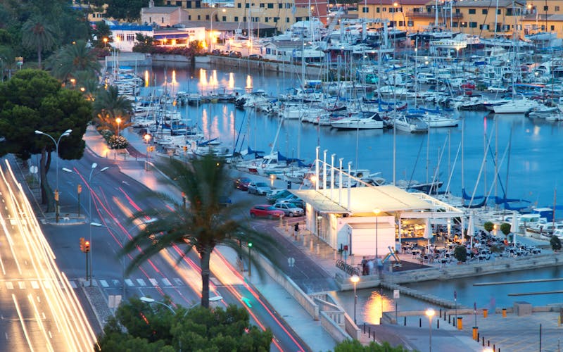 Blick auf den Yachthafen in Palma de Mallorca 