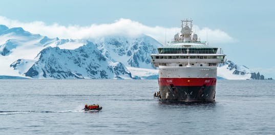 MS Fram Hurtigruten außen  