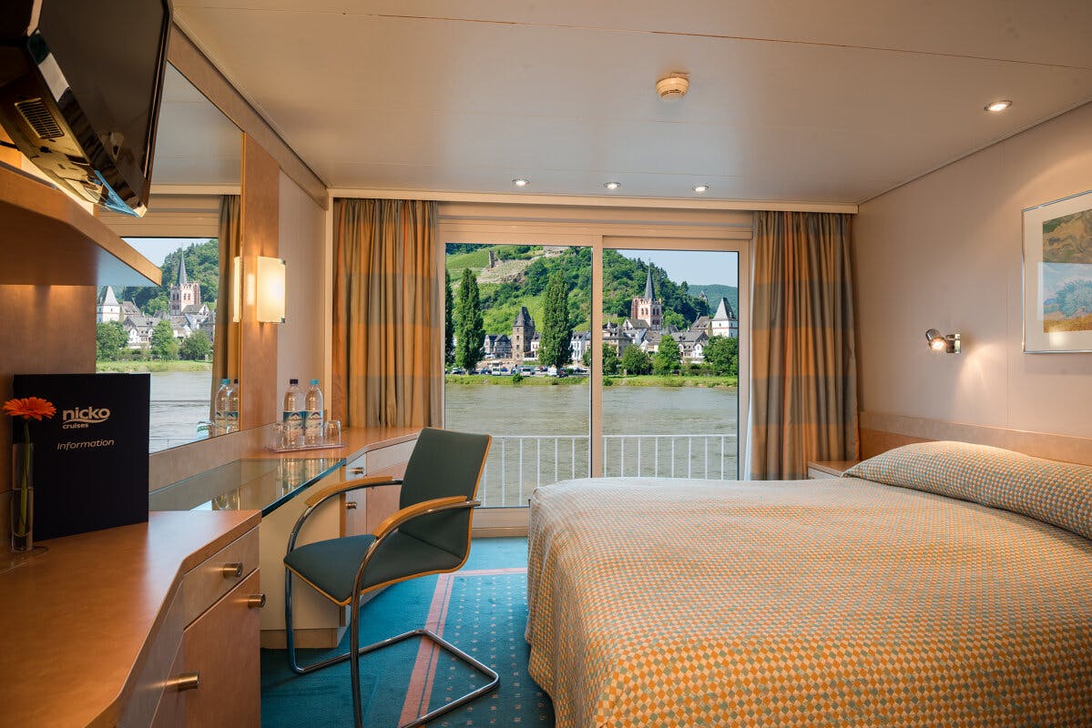 MS VIKTORIA - Nicko Cruises - 2-Bett Oberdeck mit französischem Balkon (OD)