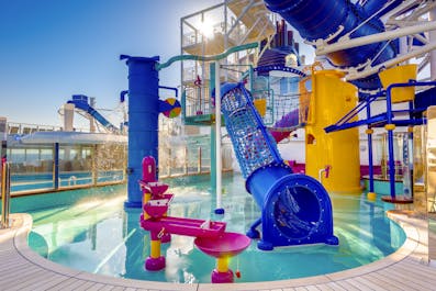 NCL Norwegian Bliss_Leben an Bord_an Deck_Pool_Rutsche_Kids Aqua Park_Familie