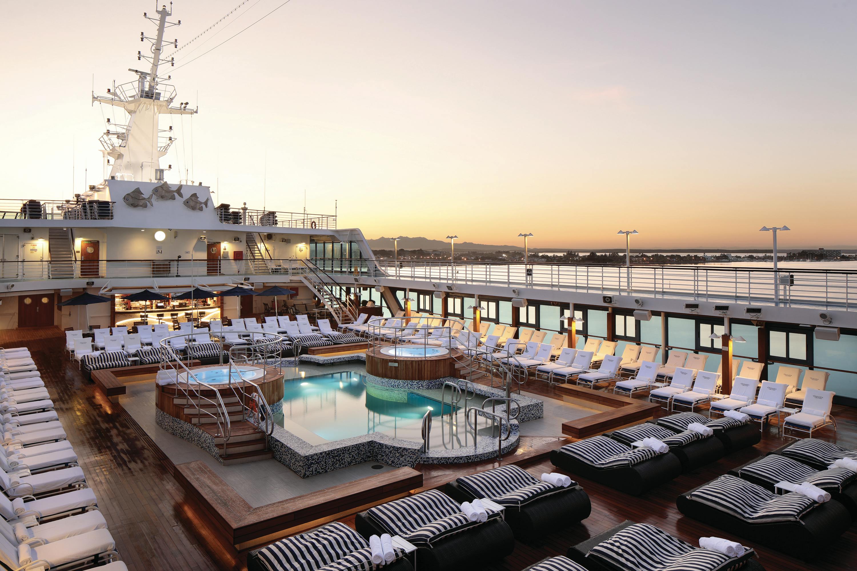MS Insignia Pooldeck