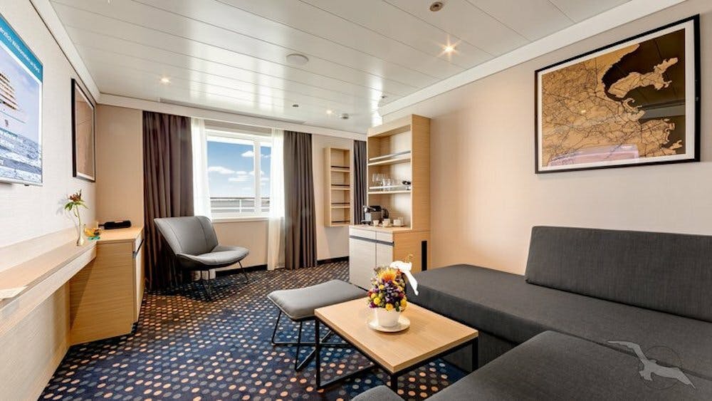 MS Amera - Phoenix Seereisen - 2-Bett-Suite mit Balkon Lidodeck (buchb. 2-3 Pers.) *GOLD* (U3)