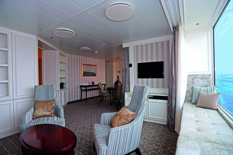 MS Artania - Phoenix Seereisen - 2-Bett-Royal Suite Balkon Lidodeck (buchbar 2-4 Pers) *GOLD* (W4)