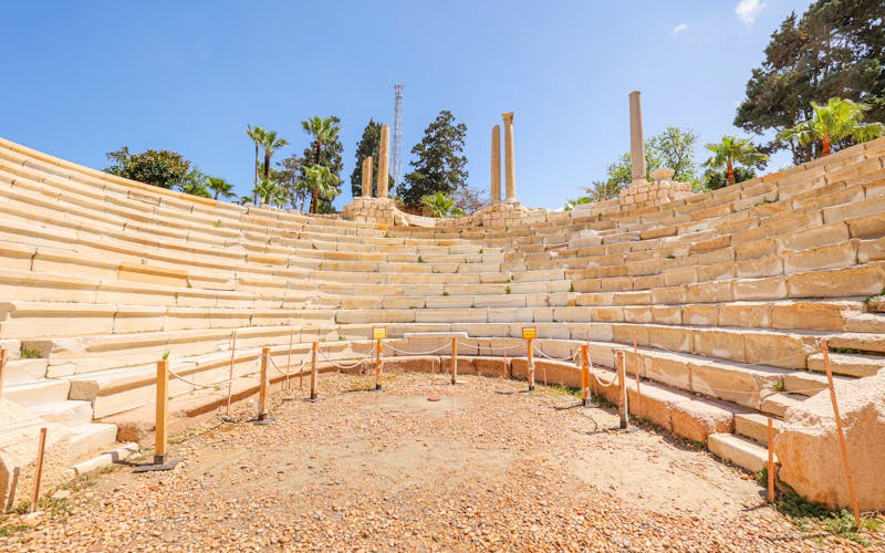 Römisches Theater in Hufeisenform aus hellem Stein