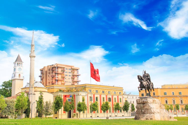 Der Skanderberg Platz in Tirana
