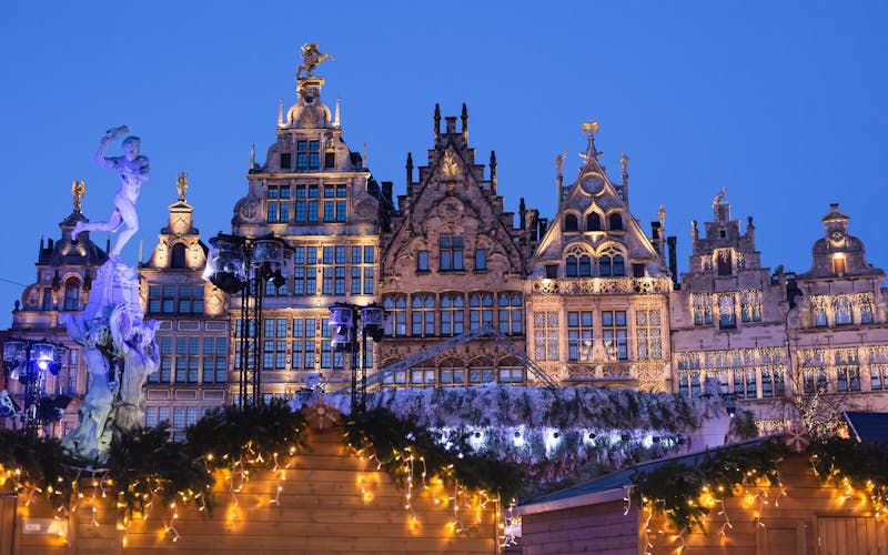 Blick auf den Weihnachtsmarkt Antwerpen