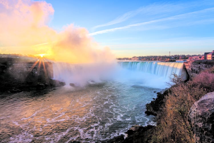 Niagara_Falls_AdobeStock_127517519 © Aqnus_ztv5