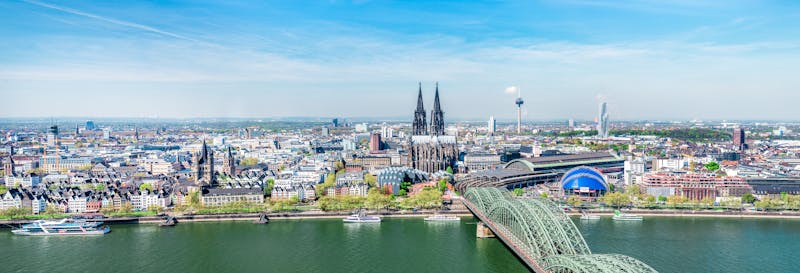 Blick über den Rhein und auf Köln