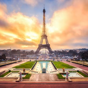 Paris_Eiffelturm_AdobeStock_61738045©eyetronic
