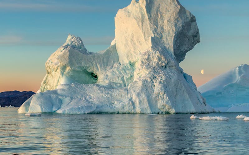 Q:\Destinationen\Grönland\Eis und Eisberge allgemein\Eisberg_Diskobucht_AdobeStock_143362543 ©  vadim_petrakov.jpeg