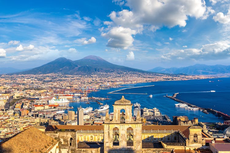 Q:\Destinationen\Italien\Neapel & Amalfiküste\Blick ueber Neapel_AdobeStock_181078879Sergii Figurnyi.jpg