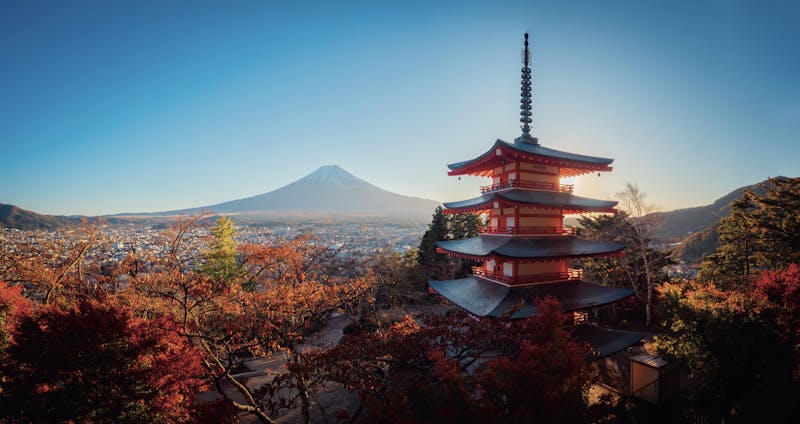 Traumhafter Ausblick von hoher Pagode auf Berg Fuji 