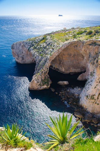 Felshöhle mit einem Loch als Zugang