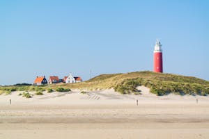Leuchtturm an der Küste in Texel _AdobeStock_142454454_©TasfotoNL