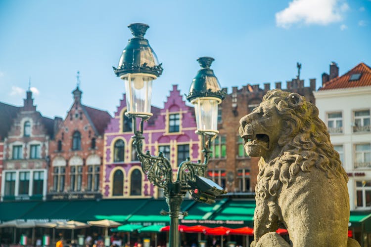 Löwenstatue auf dem Marktplatz in Groningen 