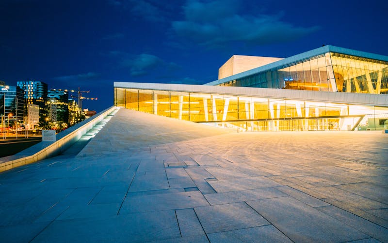 Auch beleuchtet ein Hingucker: Die Oper in Oslo