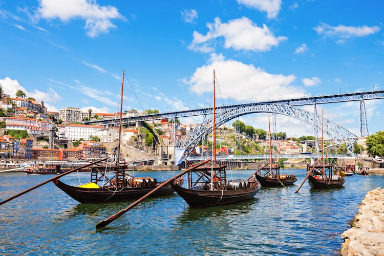 Q:\Destinationen\Portugal\Festland\Porto\Douro_River_Posto_AdobeStock_113019365©saiko3p.jpeg