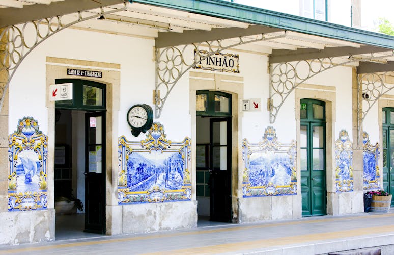 Q:\Destinationen\Portugal\Festland\Pinhao_Bahnhof_AdobeStock_24567462©Richard Semik.jpeg
