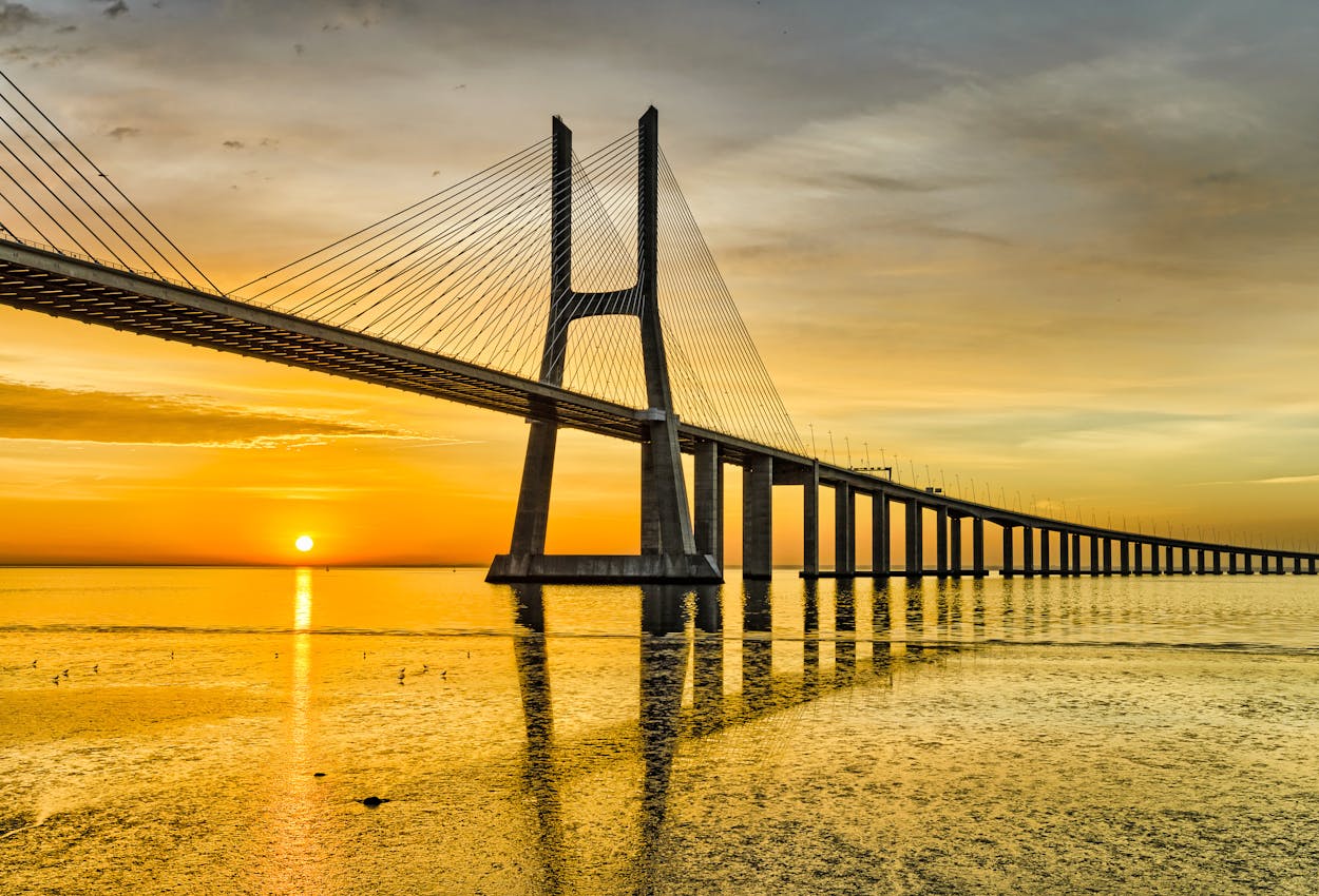 Q:\Destinationen\Portugal\Festland\Lissabon\Vasco da Gama Brücke_AdobeStock_48353086©Mapics_abo_ztv5.tif