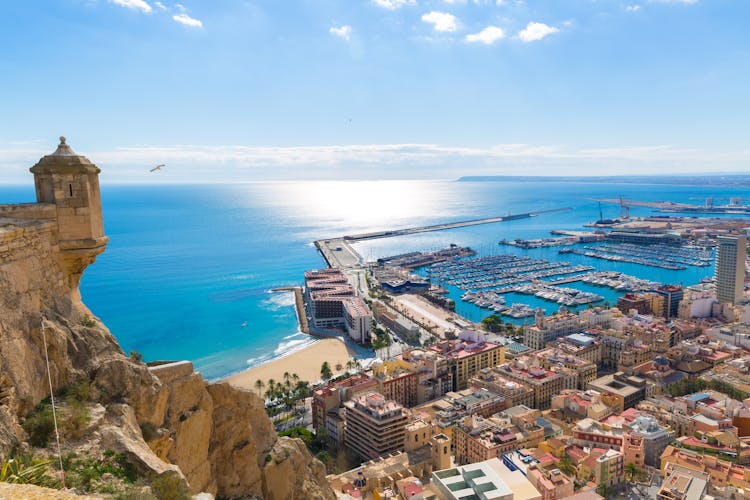 Alicante mit Blick von der Festung Santa Barbara