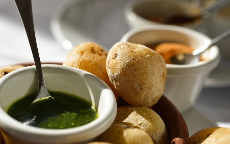 Ein köstlicher Klassiker – Kartoffeln mit „mojo verde“
