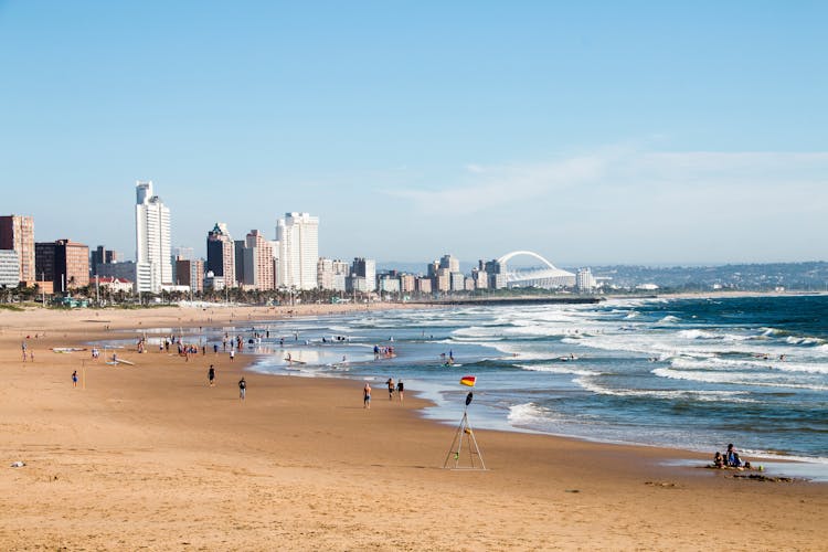 Strand vor Durbans Skyline