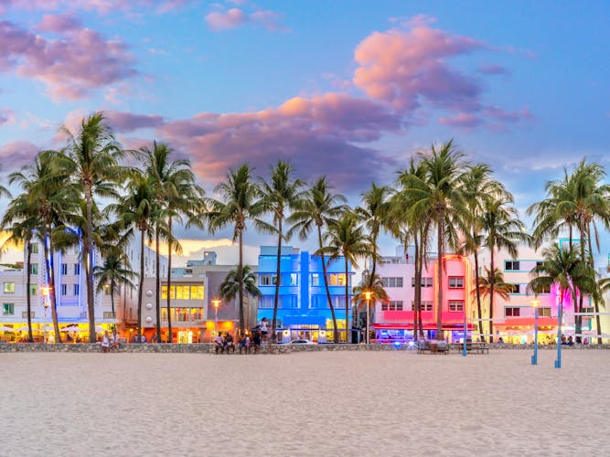 Q:\Destinationen\USA\Florida\Miami\South Beach Ocean Drive Miami Florida AdobeStock_581101247©Earth_pixel LLC..jpeg