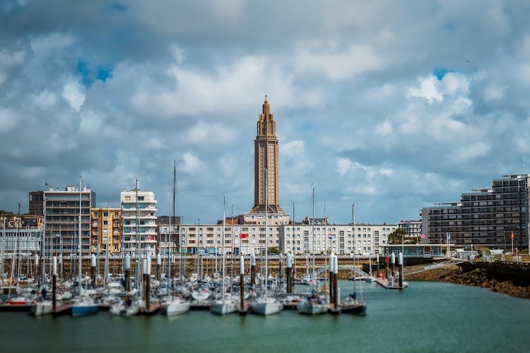 Le Havre mit Booten uns Ausblick auf die Stadt