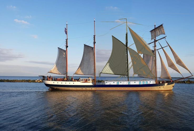 Segelschiff mit vier Masten