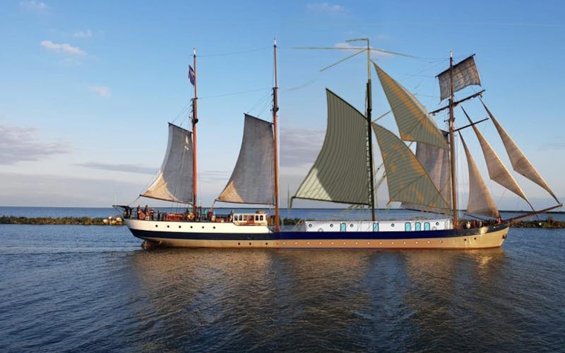 Segelschiff mit vier Masten