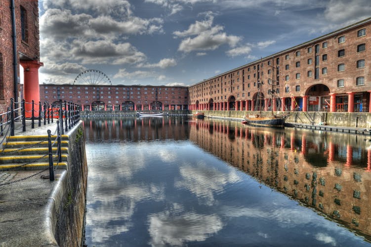 Albert Dock_Tate_Liverpool_AdobeStock_42363573©Carson Liu