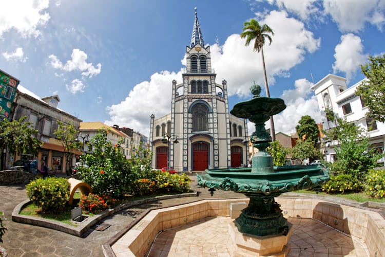 Saint-Louis-cathedral_Fort-de-France_Martinique_AdobeStock_245581512_©chromoprisme_abo